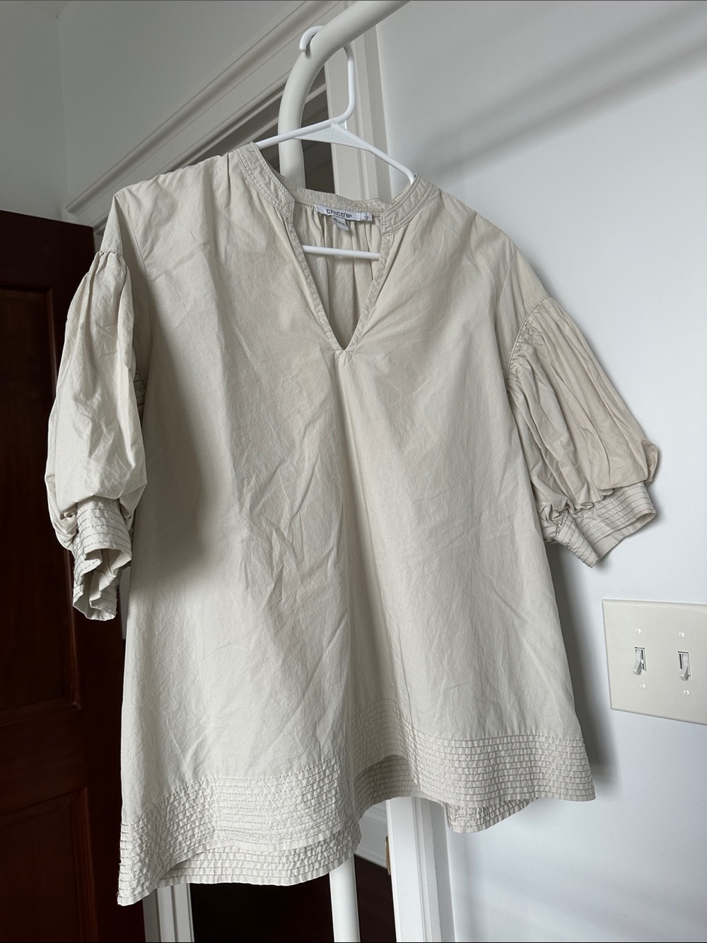 Chicos light cream/tan puff sleeve top